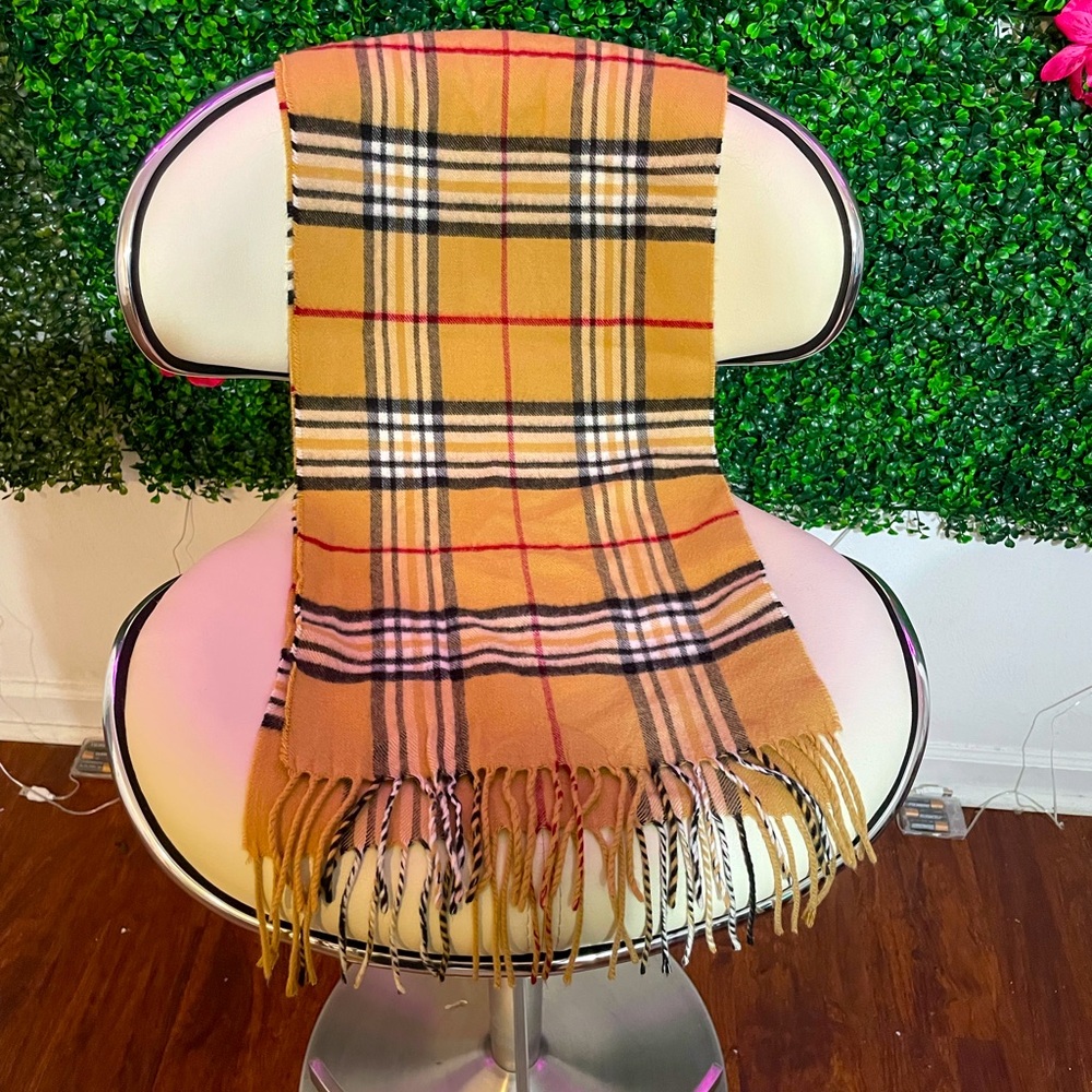 Burberry type scarf